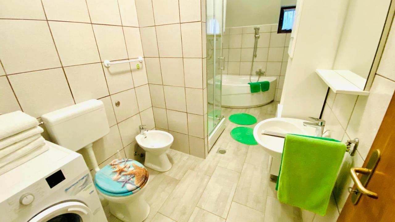 Bilini Garden Apartment Pula Bagian luar foto