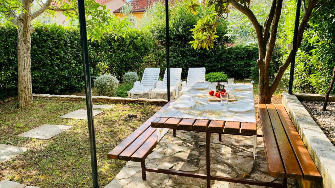 Bilini Garden Apartment Pula Bagian luar foto