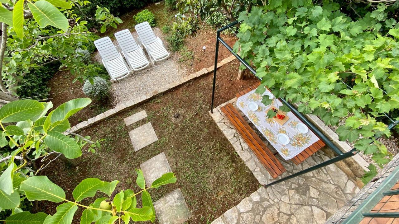Bilini Garden Apartment Pula Bagian luar foto