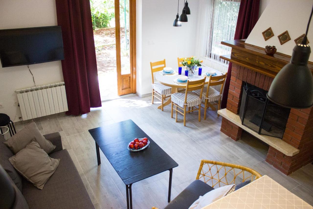 Bilini Garden Apartment Pula Bagian luar foto